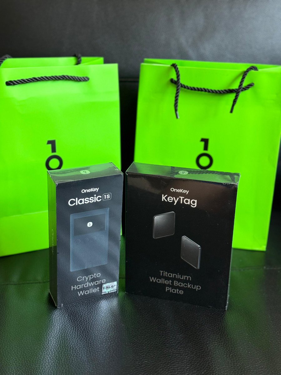 vinecriptoverso's tweet image. Acabei de receber a mais nova #onekey1s e a #onekey #keytag ! Vai rolar review detalhado e sorteio de uma onekey 1s nos próximos dias! 
Aos interessados, no site oficial tem 5% de desconto em qualquer produto com o cupom: CRIPTOVERSO
@OneKeyHQ