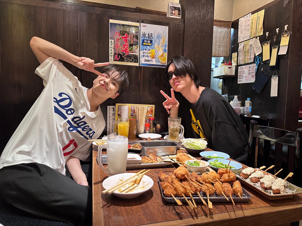YJHRTFILES_'s tweet photo. [20240716 🦋's wv live]
💎: "have you bought a gift for jaehyuk?" (for his upcoming birthday)
🦋: "i think i'm gonna ask him when we have a meal together"

AND TODAY THEY HAD A MEAL TOGETHER 🥹🫶
#윤재혁 #YOONJAEHYUK #ジェヒョク
#하루토 #HARUTO #ハルト https://t.co/jH2xgOs9G6