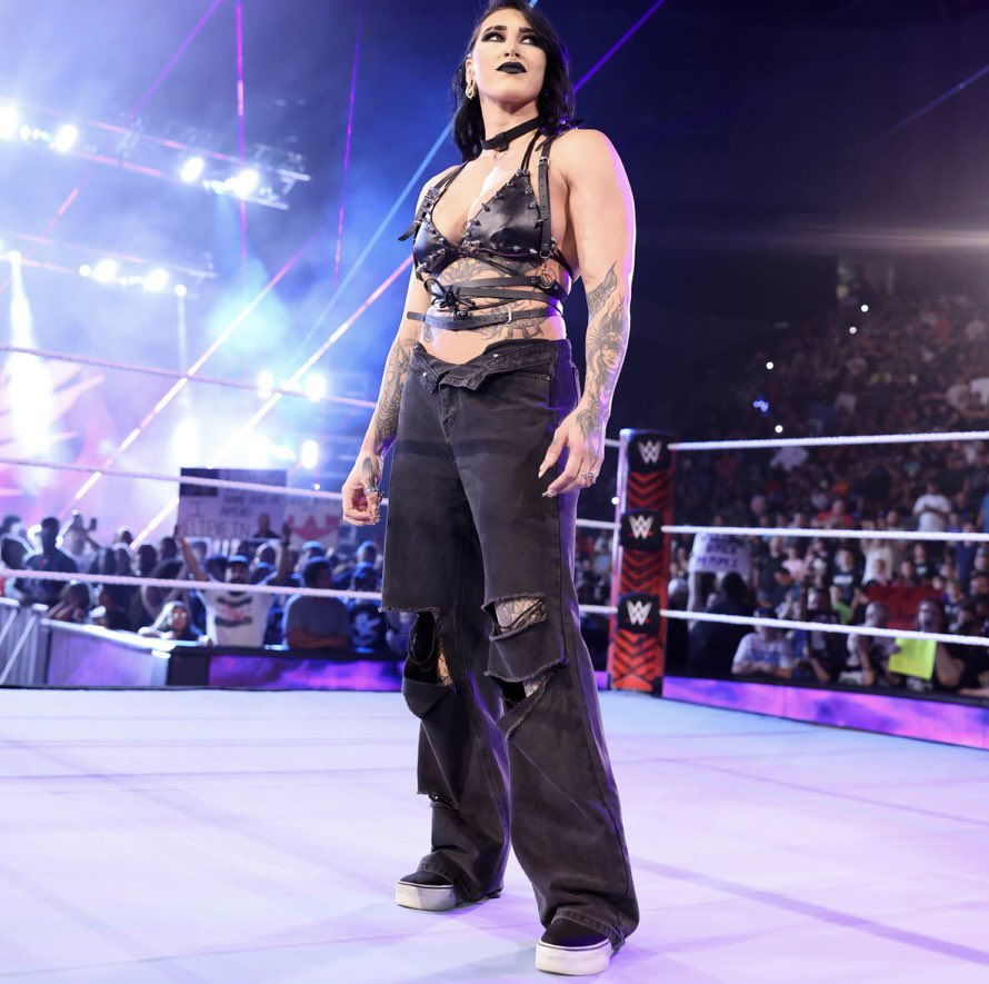 Cory_Hays407's tweet photo. #WWERAW peaked at 1.95M for Rhea Ripleyโs promo segment
- @wrestlenomics https://t.co/ppkeFQ9tnx