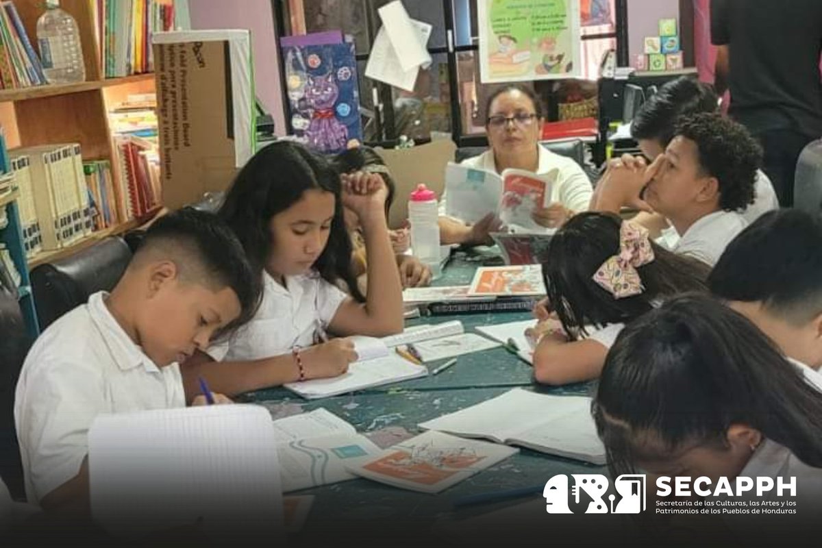 SECAPPH's tweet photo. #SECAPPHLITERATURA 📚 Con el apoyo de la Red de Bibliotecas Públicas de Honduras la Alcaldía de Choloma, a través de la Biblioteca Municipal, llevó a cabo un Círculo de Lectura con niños y niñas del CEB Escuela República de Costa Rica.📖
#SECAPPH #RBPH #Lectura https://t.co/vMwrC7QfUr