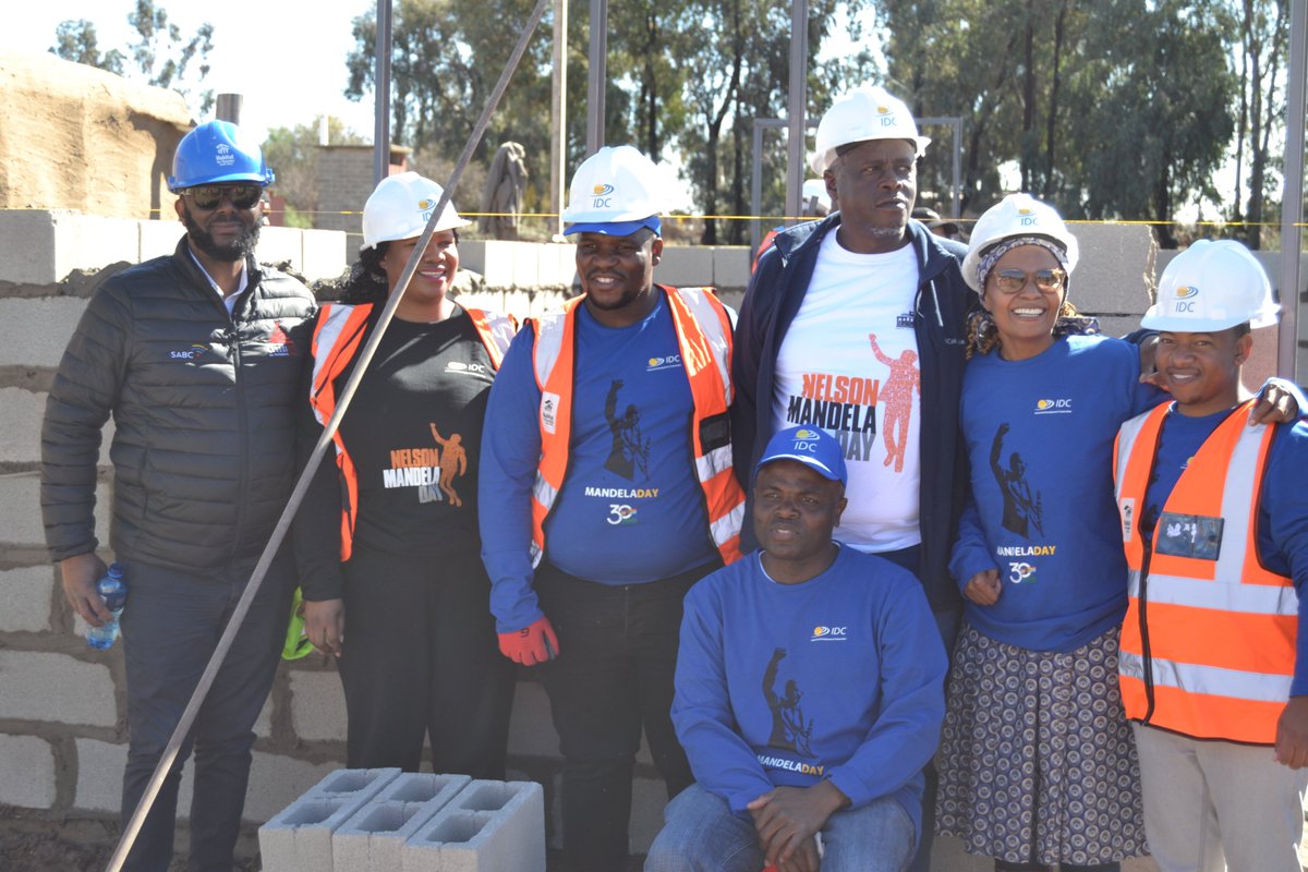 LesediFM's tweet photo. Re ne re keteka #MandelaLegacy30 Morago Intermediate School, Thaba-Nchu. #SABCCSI #HabitatForHumanity https://t.co/VITQ6iUXwI