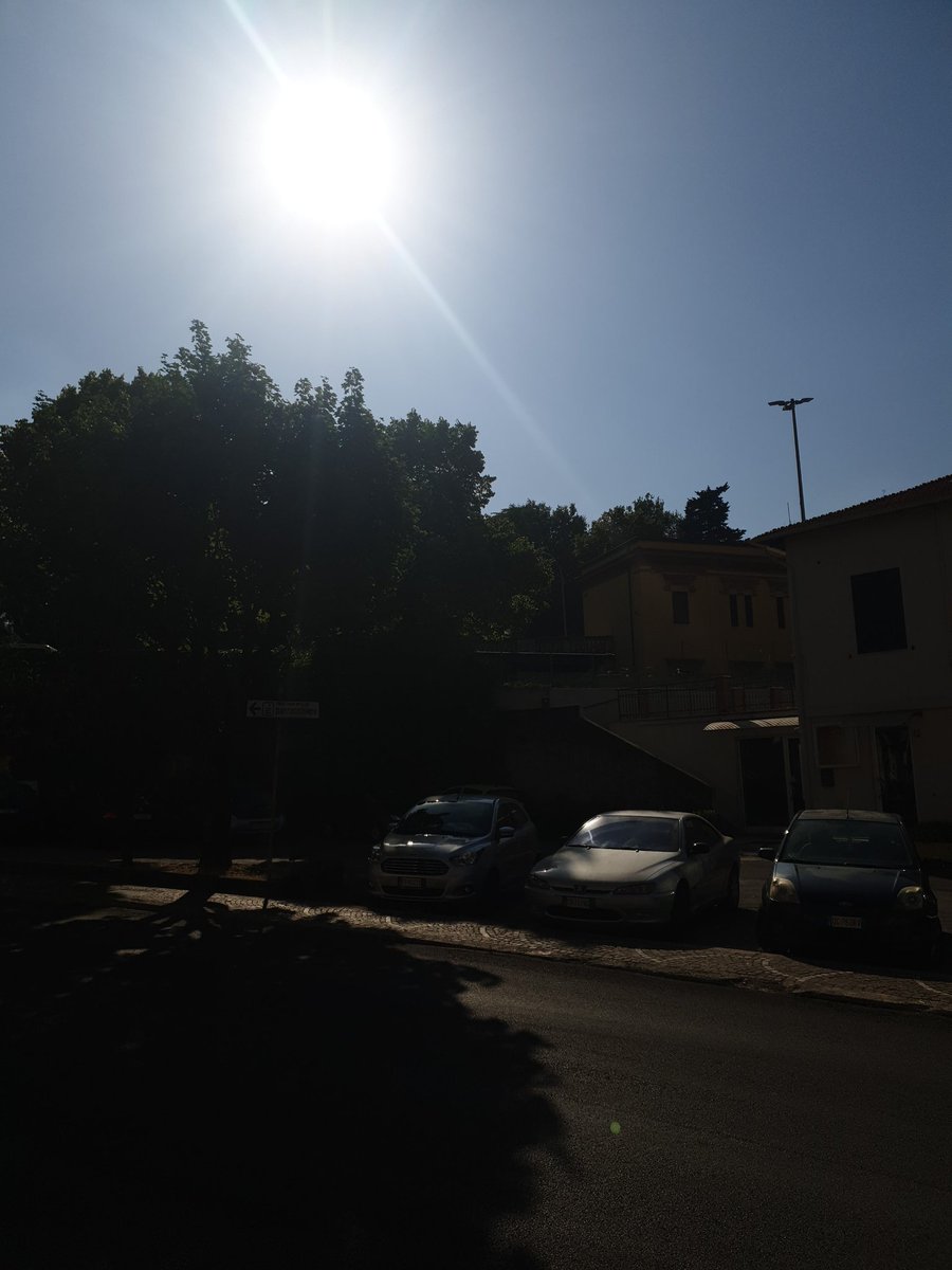 dragosventi's tweet photo. Sole cocente......sole giallo , sole rosso https://t.co/20hCEeQPn4