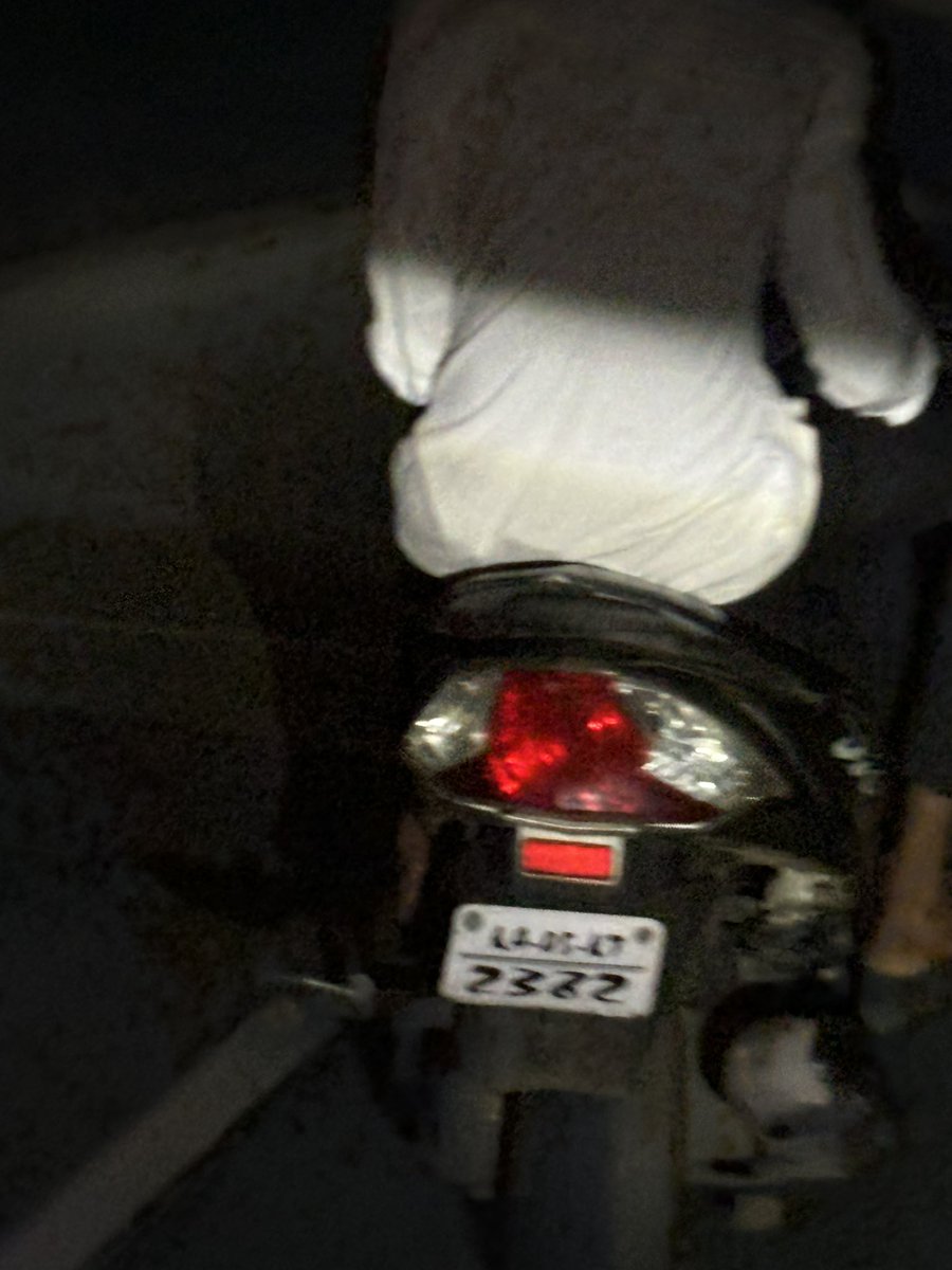 SwagWalaHandle's tweet photo. @MandyaPolice @blrcitytraffic  This People Driving Rashly On Bangalore Mysore highway service Road , Near Amaravathi Hotel , Mandya Please take action https://t.co/UdDipeISWw