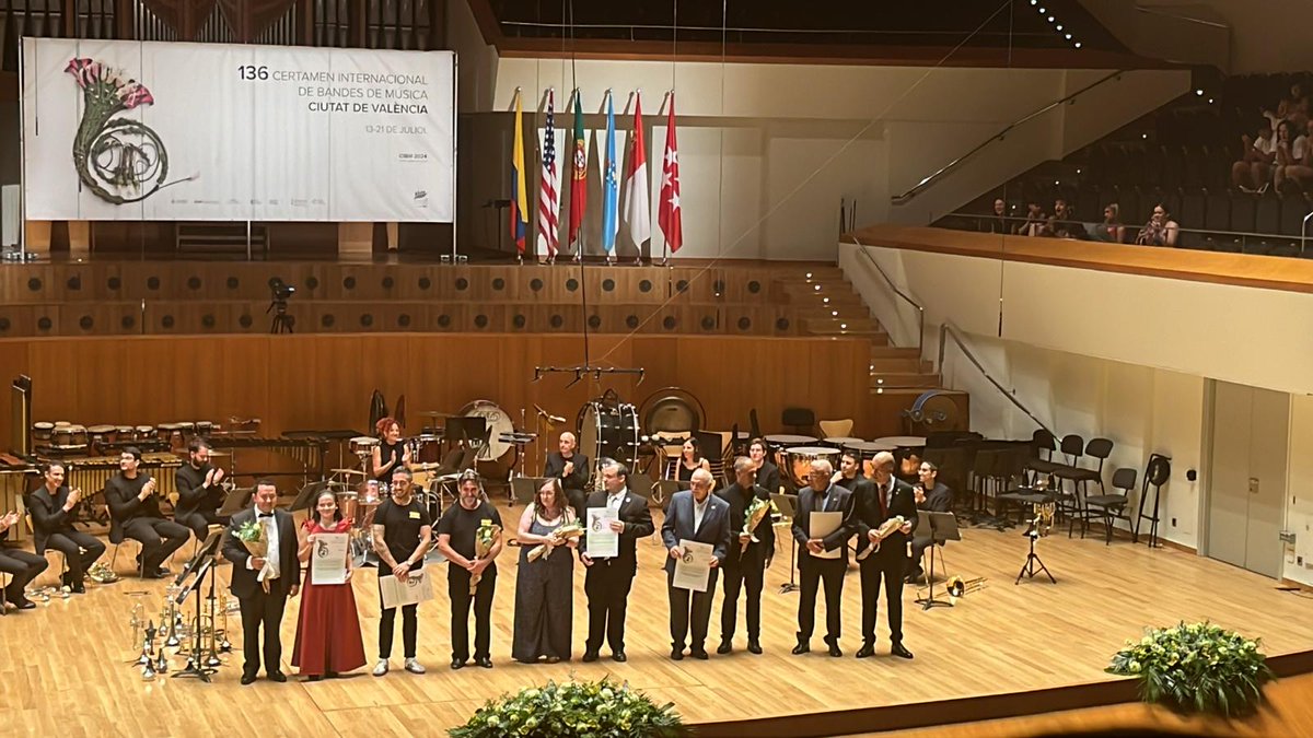 EmbajadaColEsp's tweet image. ¡Ganadora! La Banda Sinfónica de Samacá triunfa en el Certamen Internacional de Bandas Ciudad de Valencia en la sección número tres, correspondiente a las bandas hasta con 50 músicos.
La Banda ganó con el mejor puntaje.
¡Felicitaciones a los músicos, orgullo para el país!