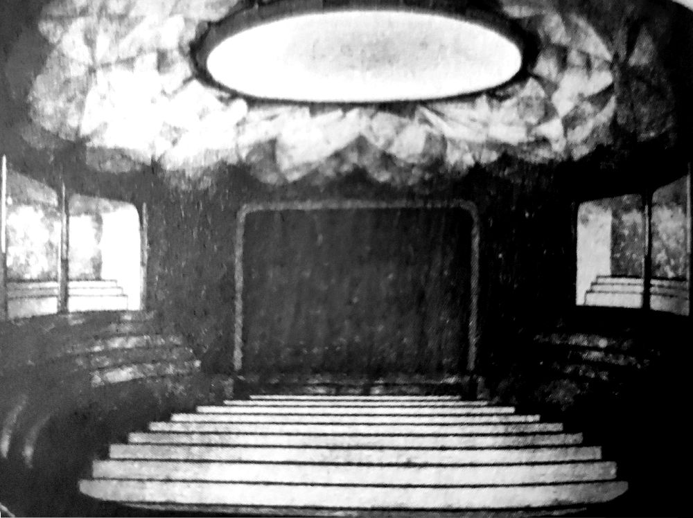 MissJonesTravel's tweet photo. Die #Schilleroper 1932 in #Hamburg #Altona

Das alte Zirkusgebäude wird schon lange nicht mehr als #Zirkus genutzt. Doch es sind wilde Zeiten. In den Straßen rund um die Oper kämpfen Kommunisten gegen Nazis:

https://t.co/IDcQEN0wIE https://t.co/kxUmBvDnRq
