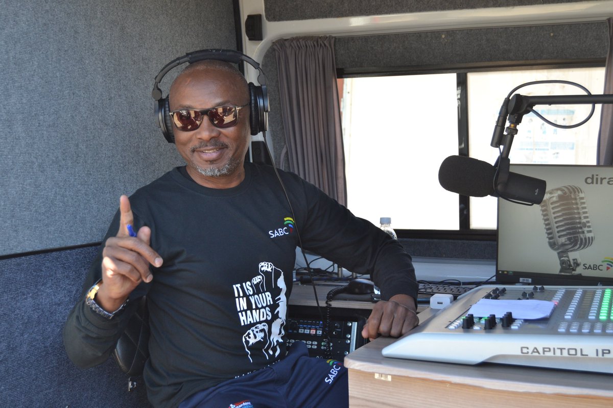 LesediFM's tweet photo. Re ne re keteka #MandelaLegacy30 Morago Intermediate School, Thaba-Nchu. #SABCCSI #HabitatForHumanity https://t.co/FD3eBqcaVm