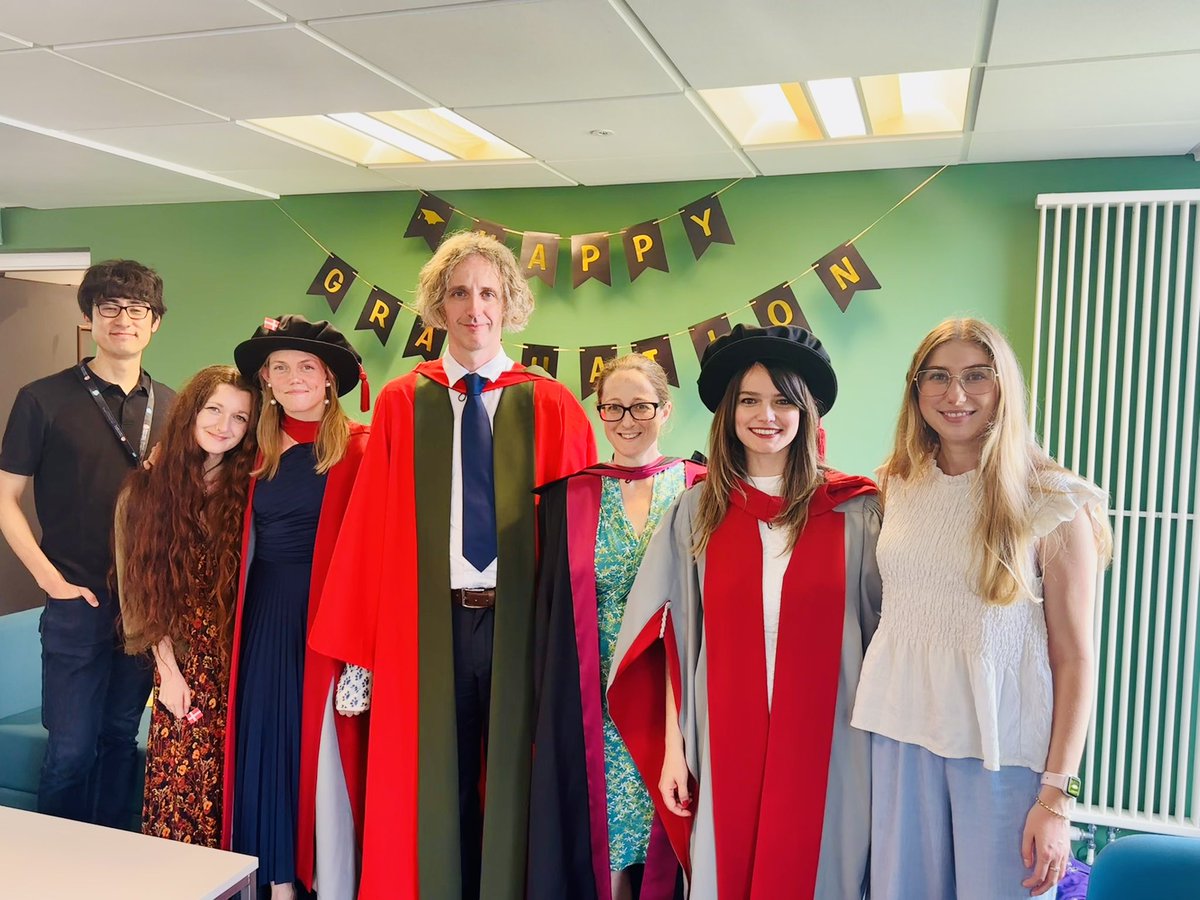 PhoneticsLab's tweet photo. Graduation day with @phoneticslab @LAEL_LU! https://t.co/ZXFdYmJpoN