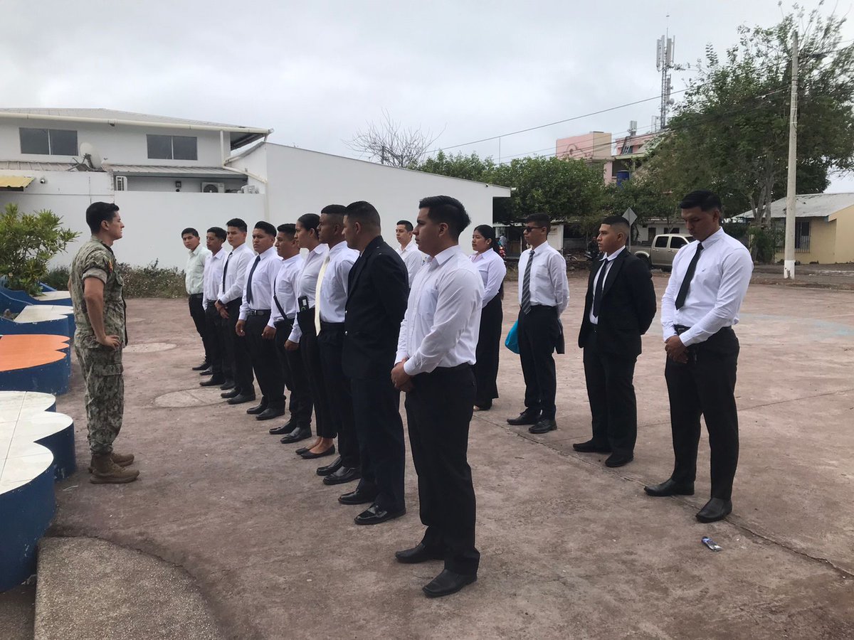 armada_ecuador's tweet photo. #Galápagos | El 15 de julio, iniciaron las pruebas psicológicas para aspirantes a marineros de cubierta en la provincia de Galápagos. 🏝️
Nos aseguramos que nuestros futuros marineros estén preparados mentalmente para los desafíos que enfrentarán en el mar. 🌊
#ESMENA https://t.co/WqZ181p5wT