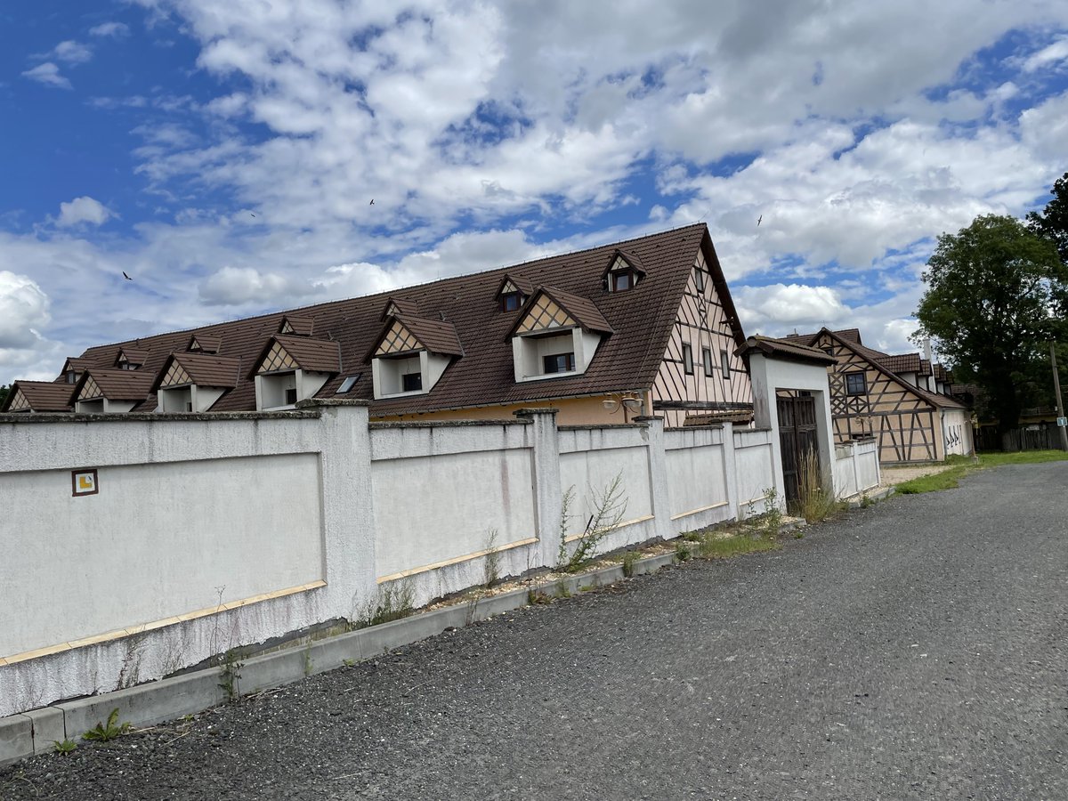 retroturistika's tweet photo. Panský statek v obci Ostroh /Seeberg/ vyniká svoji krásnou hrázděnou stavbou #ostroh #vylet #turistika #cesko #fotocesty #travel #seeberg #czechia #trip #summer https://t.co/ItA8rmv0Dr