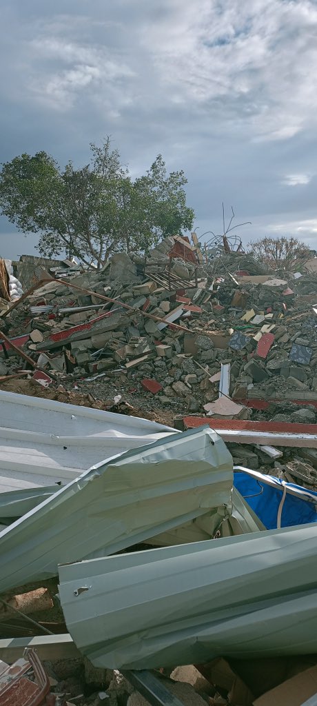 يارب عوضنا عوض خير ، بيتنا وذكرياتنا هدمت من جنود الاحتلال الاسرائيلي🥹💔

O Lord, compensate us, our home and our memories were demolished by the occupation soldier 💔
#Trump #فلسطين