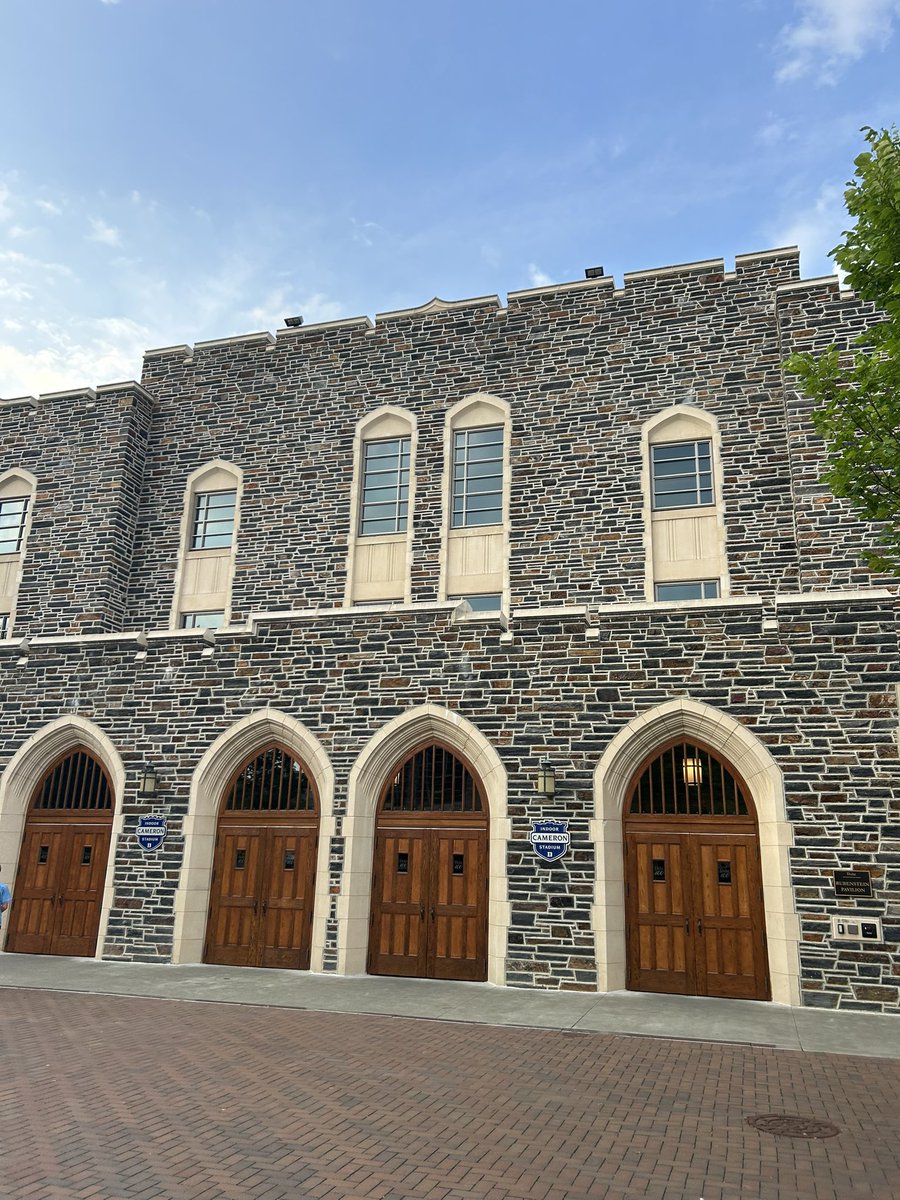 emmapawlitz's tweet photo. 📍Durham, NC

Today marks the end of my first week in the Master’s of Management Studies program @DukeFuqua. Truly could not be happier or more thankful for this opportunity — can’t even begin to express just how much this means to me. 

Dreams into reality 💙🏰😈 https://t.co/9U4cEMwNaj