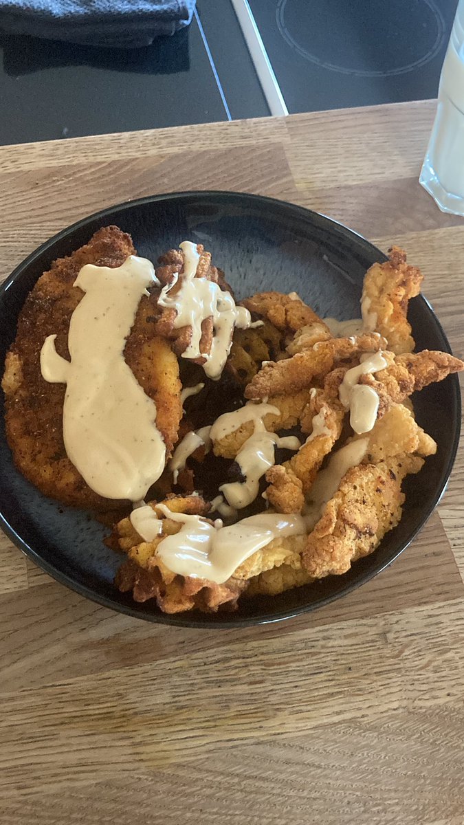 wackostrokin's tweet photo. @Tomas_whufc 
Only persons tag I know what you’d boyd think of the meal?
@Cristiano u able to get me a contract with some shitty Saudi team? https://t.co/sPJbPI7gIR