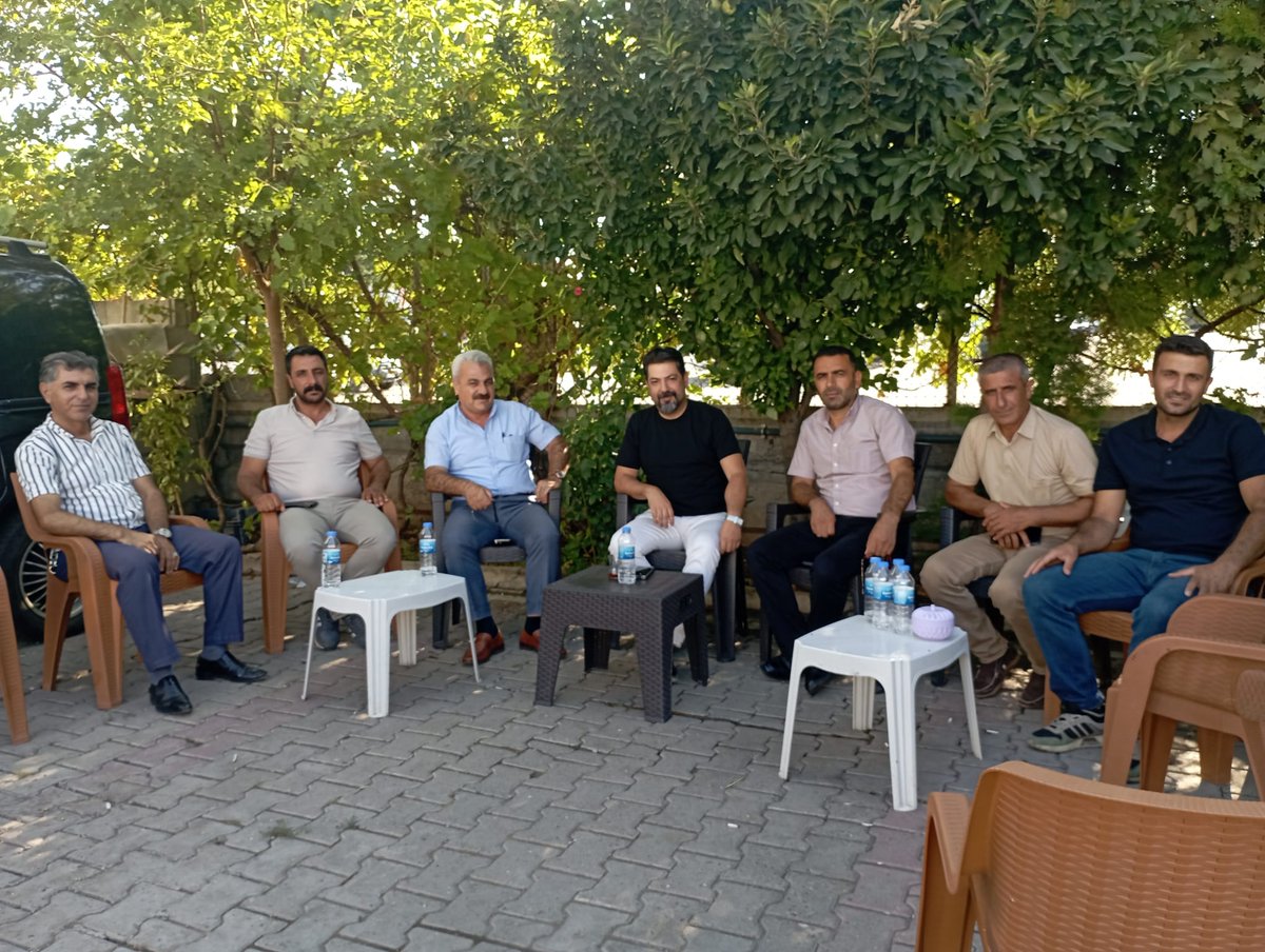 AkBaglar_2121's tweet photo. İlçe Başkanımız Sn
Av. @SadikBasarGur Öncülüğünde
Oto  🚗Galerici 🚘Esnaf kardeşlerimizi
#Ahmetkarahamlı
#Aydıngokkiyas ziyaret ederek talep ve
önerilerini aldık.
💚 ♥️ https://t.co/TBvgROuWzB