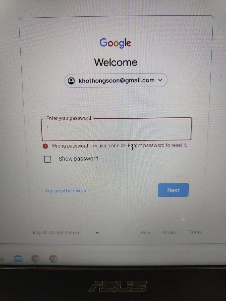 k_hots's tweet photo. Dear @Google where is my "forgot password" link???? https://t.co/wSggYPTWWB