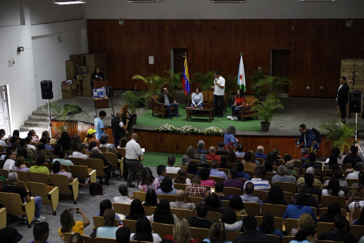Mincyt_VE's tweet photo. #EsNoticia | El Gobierno Bolivariano, liderado por el presidente @NicolasMaduro dotó con equipos tecnológicos a la Universidad Politécnica Territorial “Kléber Ramírez” y la Universidad de Los Andes, ubicadas en el estado Mérida.

#PuebloVictorioso https://t.co/kTu0dw2PYv