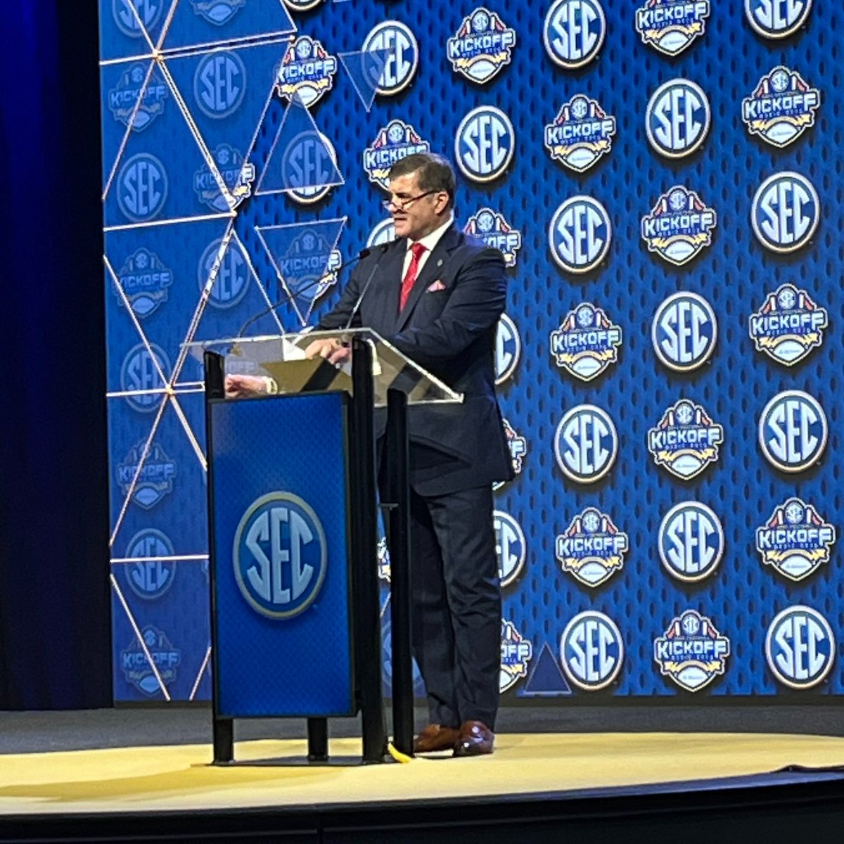 LDWWgroup tweet media