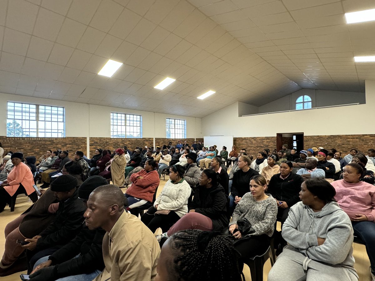 bitou_muni's tweet image. HAPPENING NOW | The FLISP 🏠 information sessions at the New Horizons community hall for all aspiring home owners. 

Another session will be held tomorrow morning at 10:00. 

#BitouUpdates #BitouNews #FLISP #BitouHousing