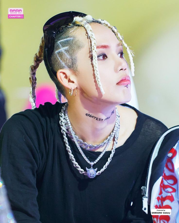 enjaeyun's tweet photo. @artmstwice 1/10 ragebait, treasure stan = invalid opinion cuz there's no way you're talking about visuals when HE exists https://t.co/Cth8H8zau9