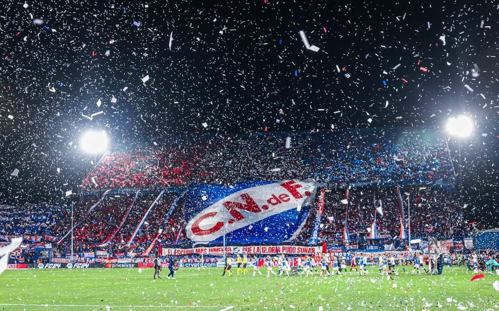 Buysan's tweet photo. ⚽️ @FourFourTwo lanzó un ranking de clubes más grandes de Sudamérica: 

🔝 Peñarol se ubica 9º y Nacional 10º.

✍️ "El Carbonero Uruguayo es el 9º más grande de Sudamérica, ganador de 5 Libertadores. Nacional, el otro grande de Uruguay, completa el top 10" dice la revista. https://t.co/PT7Ays4A8w