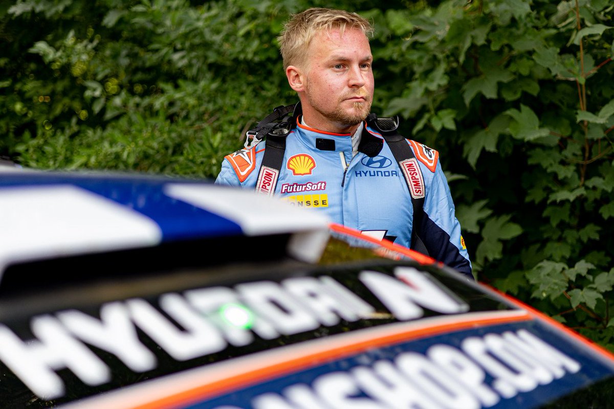 #RallyLatvia after Friday:
1. Rovanperä
2. Sesks +15.7
3. Ogier +21.6
4. Katsuta +33.2
5. Fourmaux +38.5
6. Tänak +38.8
7. Evans +52.7
8. Munster +1:10.2
9. Neuville +1:23.3
10. LAPPI &amp; FERM +1:27.4
#HMSGOfficial #L4PPI