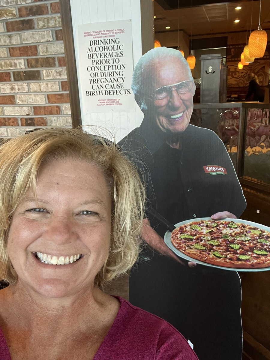 CEOBalsley's tweet photo. Taking @LaRosasPizza to my IT Helpdesk team today! They’re working hard! #SayCHEESEburger https://t.co/8jeMDAttji