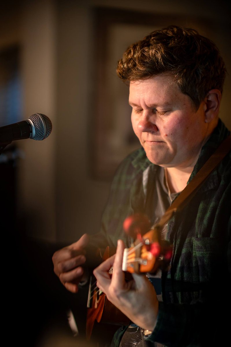 grahamsteel6's tweet photo. The brilliant Jess Tuthill will be performing at The Sundown Sessions at The Newtown Pippin Bracknell this Sunday 7pm -9pm, admission is free and you can reserve a table in advance at grahamsteelevents@gmail.com or just turn up on the night. https://t.co/xNHtfkRiPd