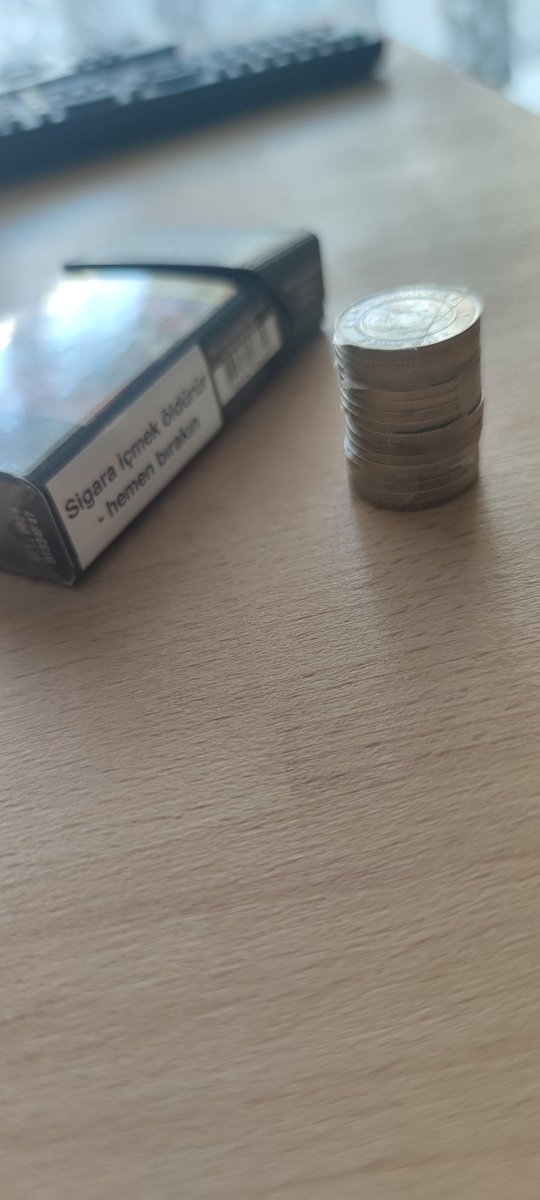 Bir paket sigara aldım bunlar da para üstü hala iyiyse söyleyecek bişey yok değil çok şey var