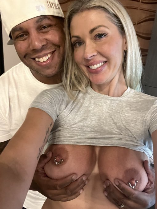 Having fun with old and new friends! @sadieandrewsxxx @Hungstar32 @JayBlak1980 https://t.co/tLIVwg0f<a class="tags" href="/tag/sadieandrewsxxx">@sadieandrewsxxx</a>