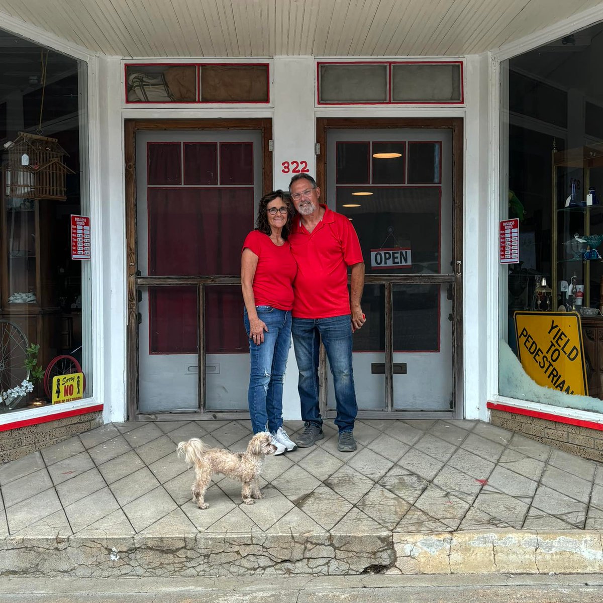 We ♥️new members! Thank you to Neta and Greg’s Hidden Treasures  for their membership investment in the ECGA! Stop by their  storefront to shop in person or check out their inventory online at hiddentreasures5760.com! Join us tomorrow (Saturday) at 10 AM for their ribbon cutting!