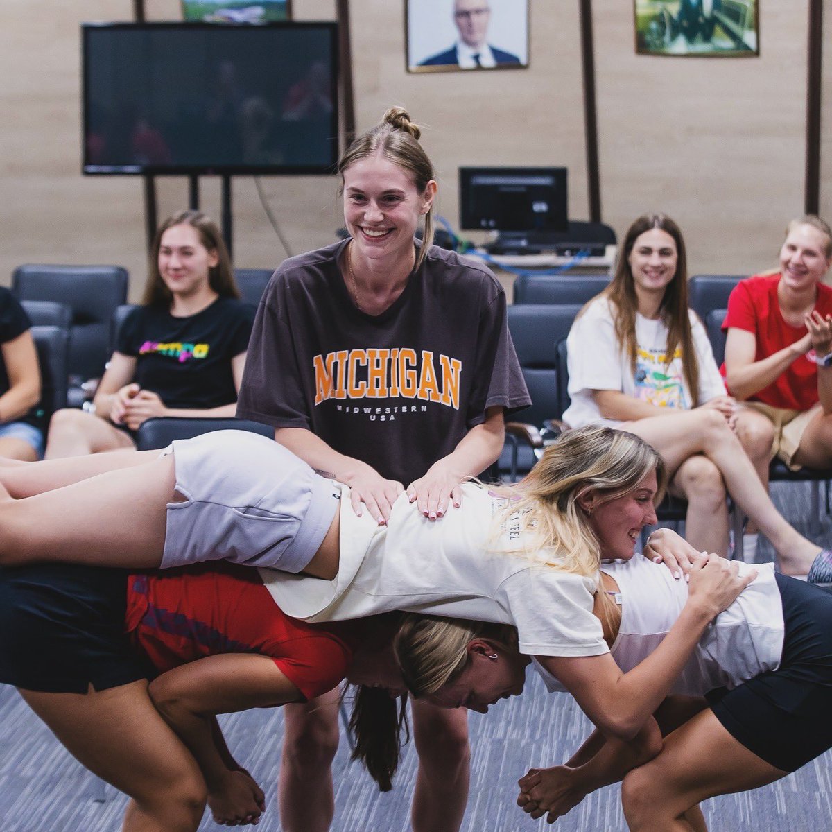 whccska's tweet image. Если ваша вечеринка не похожа на это, даже не пытайтесь нас приглашать 😅