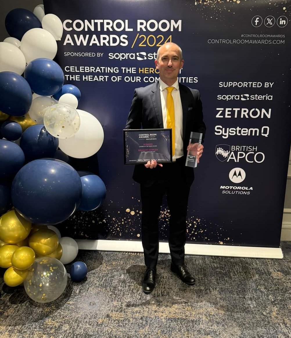 Cumbriapolice's tweet image. One of our chief inspectors was a winner at the national Control Room Awards 2024.
Chief Inspector Graham Hawley was awarded the Leader of the Year award at a ceremony last night. 
Well done Graham! 👏 
Full details: orlo.uk/Vcc58
@CR_Awards