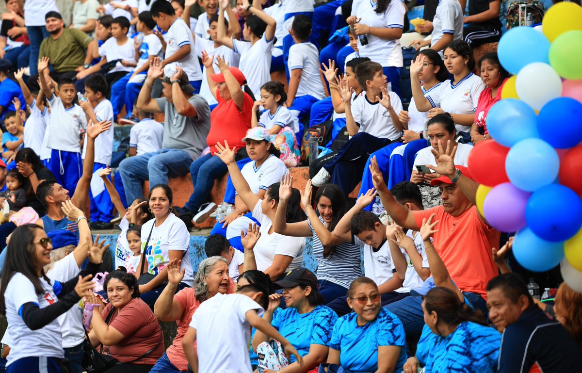 indeselsalvador's tweet photo. #PROADI 😃 |  Esta mañana llevamos a cabo el Festival Multideportivo del Programa de Academias Deportivas Inclusivas (PROADI), el cual tiene un registro de más 1,000 participantes.

#ConstruyendoElCamino https://t.co/W3HhyBALhZ