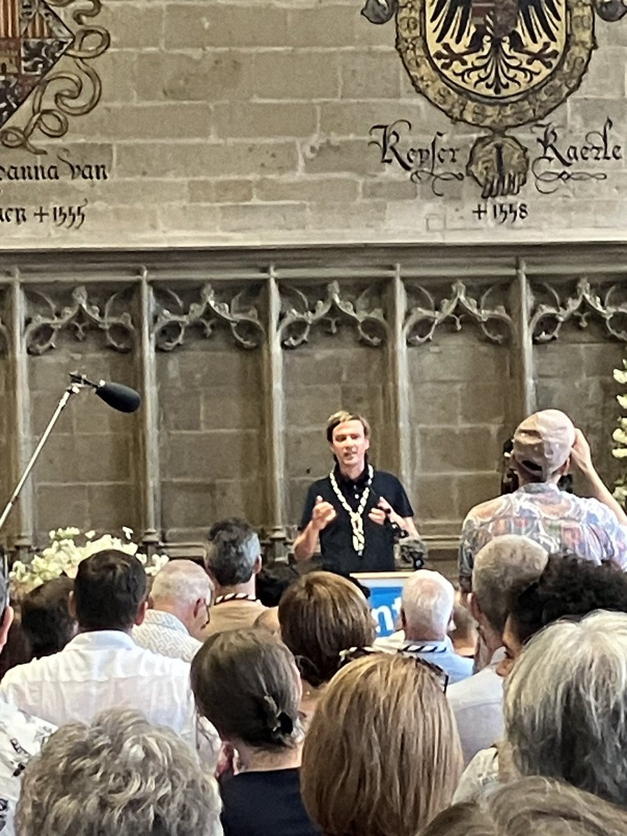 Opening Gentse Feesten - officieel 
#stadhuis
<a href="/GFtweets_/">GentseFeesten Tweets</a> <a href="/Gentsefeesten/">Gentse Feesten</a> <a href="/MathiasDeClercq/">mathias de clercq</a>