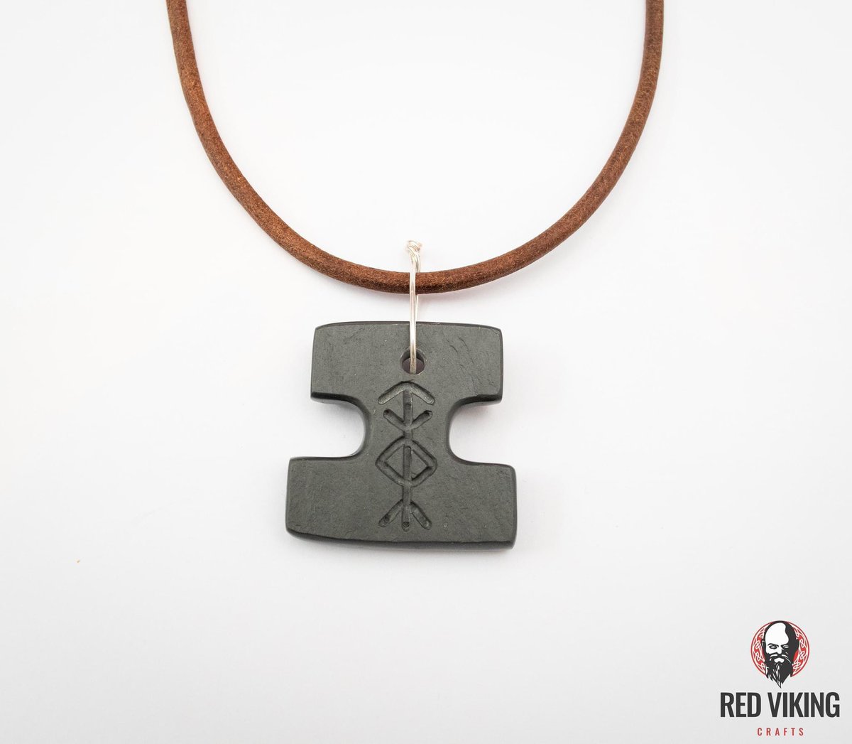 VikingArtist's tweet image. Took me a few weeks but it’s finished &amp;amp; with the customer now. 

Slate Mjolnir... 
Hand-carved (Thors Hammer), with bind-rune for protection &amp;amp; strength.

#RedVikingCrafts #mjolnir #thorshammer #Vikings #handmadegift #handmadejewelry #art #artwork #Runes #norse #handcrafted