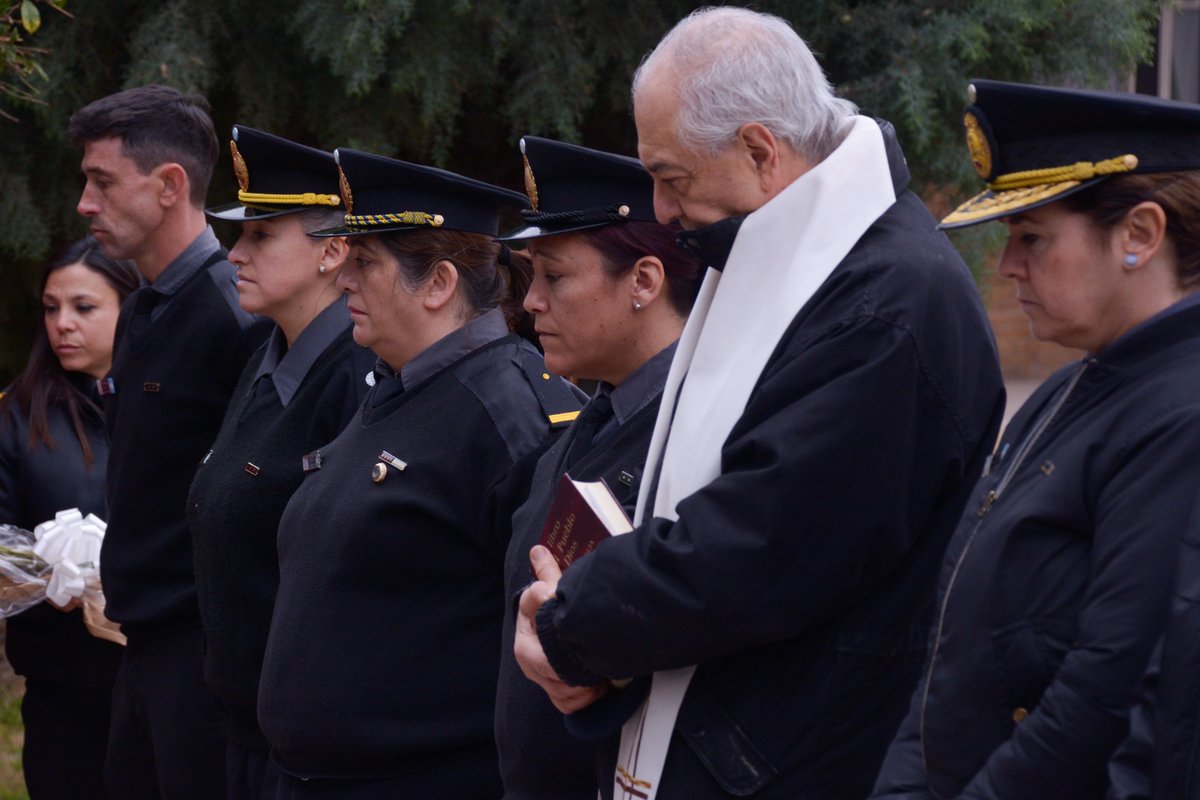 PenitenciariaMz's tweet photo. La Resolución 926/18 estableció la necesidad de fijar el 19 de Julio para rendir un homenaje a quienes dieron su vida en el cumplimiento del deber. Recordamos a Ercilio Javier Videla, a Nelson Iván Haro, a José Manuel Bardazza y a Rafael Alejandro Tobal.
#DiadelosCaidos #SPMza https://t.co/eKGB0xm8Rg