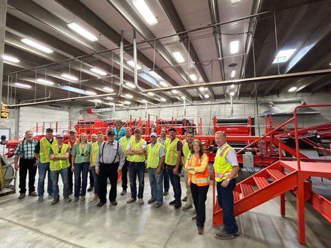 cpfarmsltd's tweet photo. Great couple of days in the Columbia basin in Washington. Hot AF but great group of guys to learn and network with. Thanks to our host @McCainFoodsUSA and the local growers for showing us how to get 800cwt/ac yields 😉 https://t.co/KMbHuMRCvd