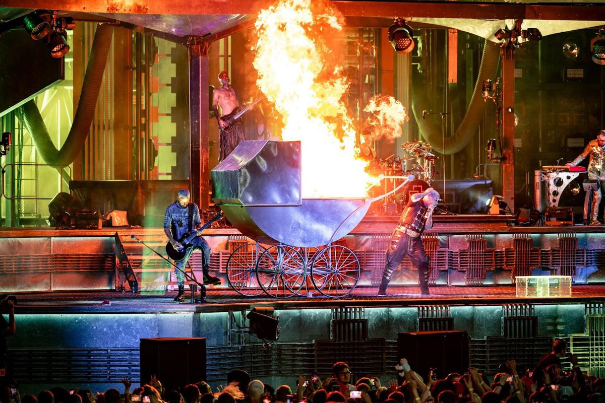 RammsteinUn's tweet photo. Photos: Rob Lewis Photography &amp; @jenskochphoto 

#Rammstein #EuropeStadiumTour2024 #Klagenfurt https://t.co/vU253BocaY