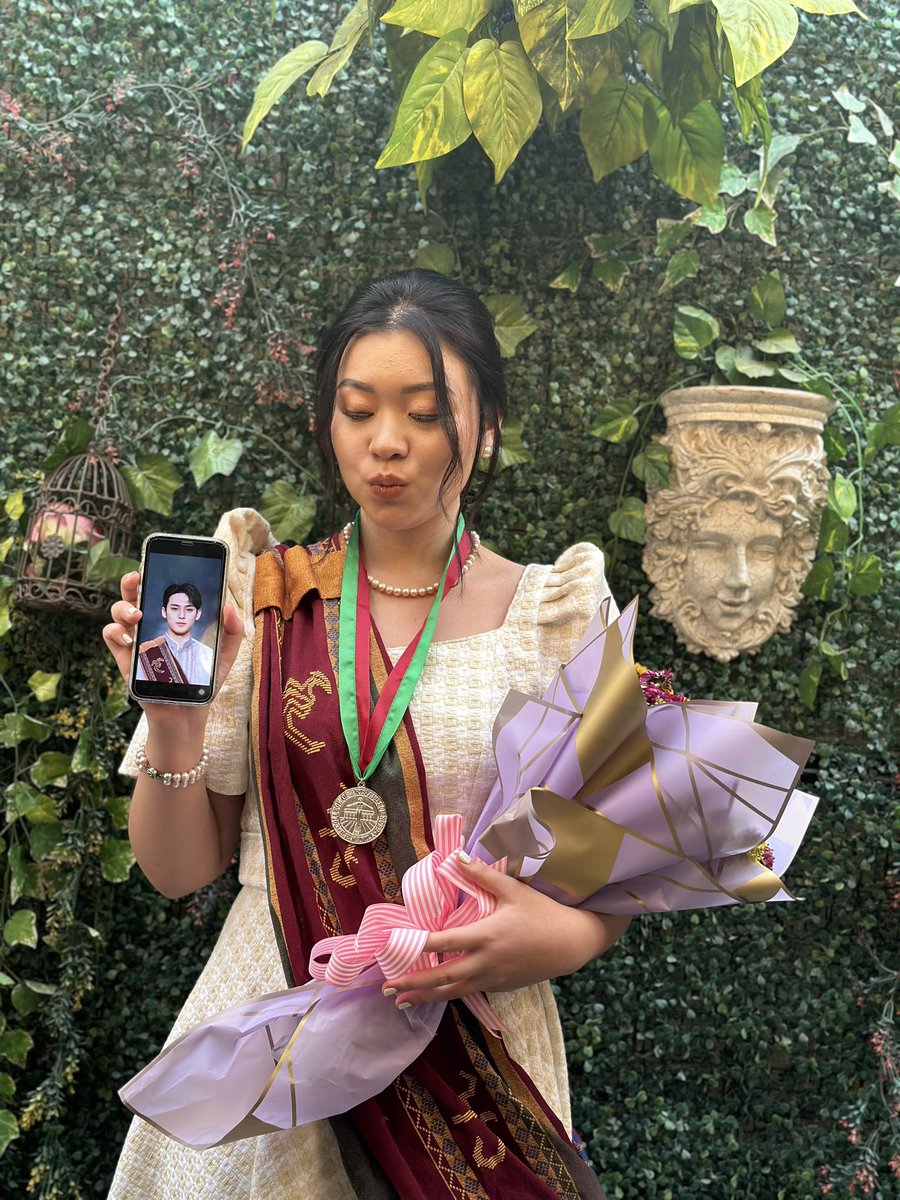 min9yubells's tweet photo. before this day ends, i would like to share that your resident gyuldaengie just got awarded! 💫

your isko couple coming thruuu 🌻❤️ https://t.co/UNMKxD8Vhf