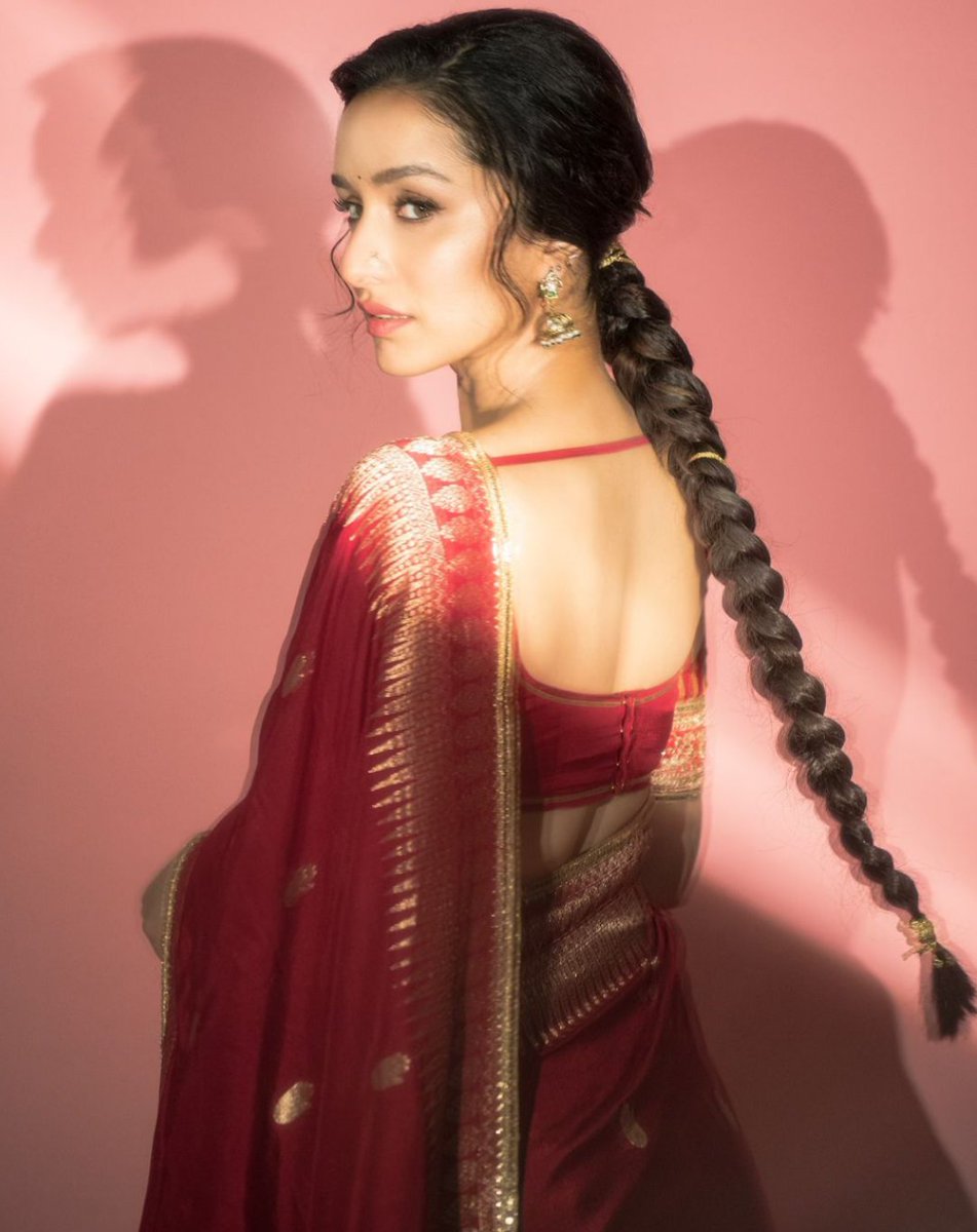 swarshra's tweet photo. If the song "WOMAN" had a face.
Divine feminine energy.

#ShraddhaKapoor #Stree2Trailer #Stree2 https://t.co/tS1LgpRt6B