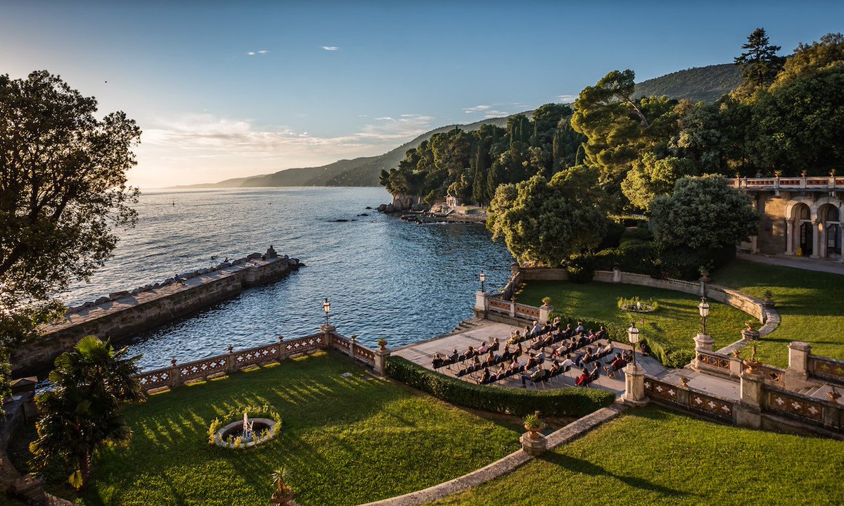 DiscoverTrieste's tweet photo. “Discorsi amorosi da ascoltare e leggere al tramonto!” dal 20 al 24 luglio alle 20:30 al Castello @museomiramare - a cura di Paolo Valerio @ilRossetti e interpretato dalla bravissima Stefania Rocca, stella del cinema e del teatro italiani https://t.co/jsEovA0Lgr https://t.co/NQncpP6cUc