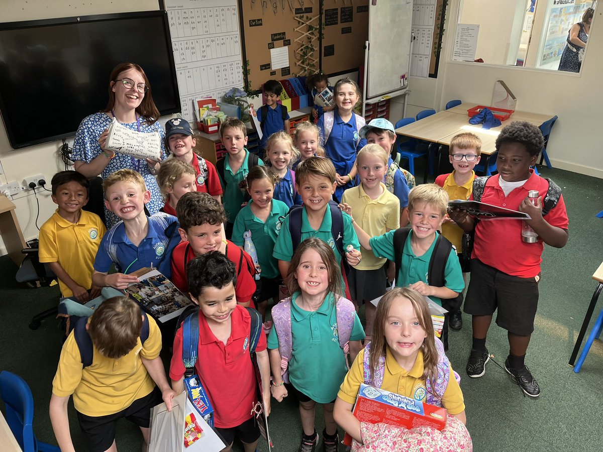 Y2Auckleyschool's tweet photo. Congratulations to the fabulous Miss Taylor on completing her teaching qualifications. The children signed a handbag which she will use for her graduation next week. #studentteachers
#ectmentor https://t.co/CEh8a7XYdI