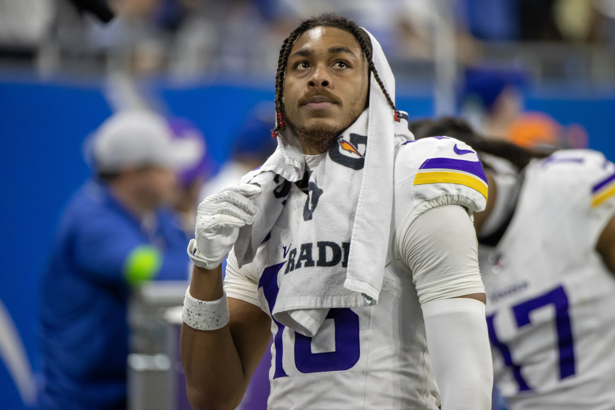 NFL_DovKleiman's tweet photo. PFF released their Top 10 players in the NFL:

1. #Chiefs Patrick Mahomes
2. #Browns Myles Garrett
3. #49ers Trent Williams
4. #Vikings Justin Jefferson
5. #Cowboys Micah Parsons
6. #Chiefs Chris Jones
7. #49ers Nick Bosa
8. #Dolphins Tyreek Hill
9. #49ers Fred Warner
10. #49ers Christian McCaffrey