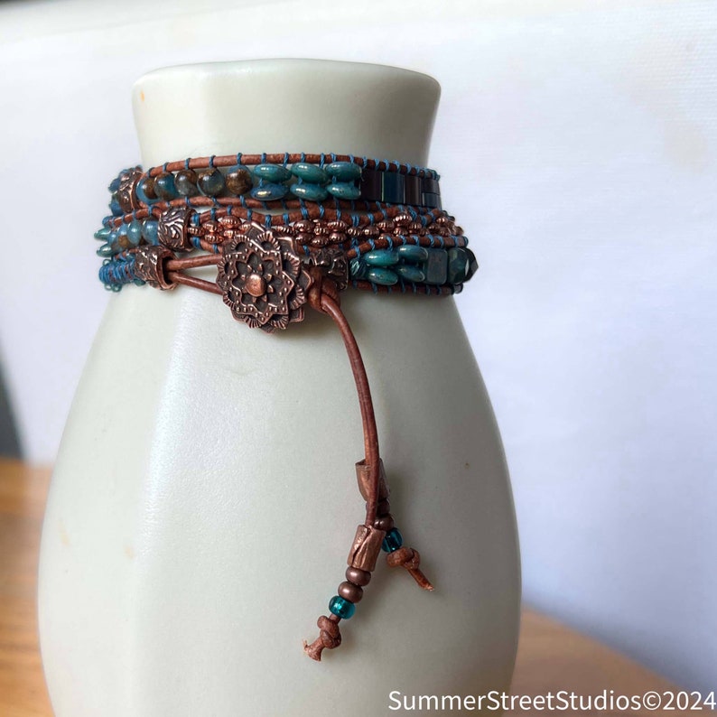 ellin_anderson's tweet photo. Teal and copper #beads are laddered with sea-blue #opal, copper freshwater #pearls and #bronzite on this intriguing #leather #wrap #bracelet. Strung with filigreed rings and closed with a copper #mandala button. #SundanceStyle #boho #hippie #jewelry #gift
https://t.co/P5nJ0sYkt9 https://t.co/2K3KpvUMue