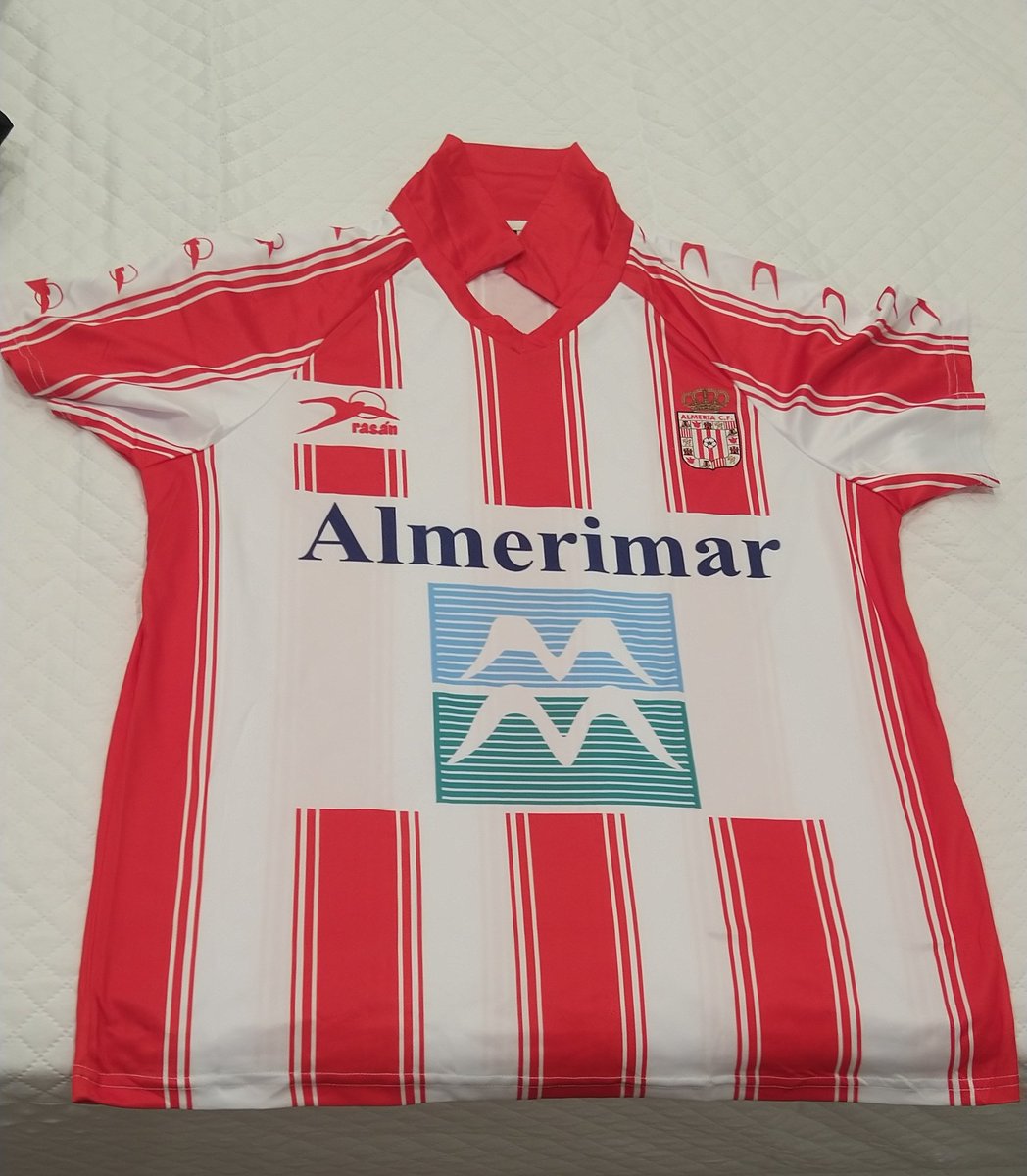 Piero_Toscano's tweet photo. Por 4 euros, el chino también ha hecho historia.
#Yotambiénhesucumbido #CF #pantalónblanco #RobertoMartínez #Milinkovic #Cidoncha #Peralta https://t.co/Bqb1C1qgCf