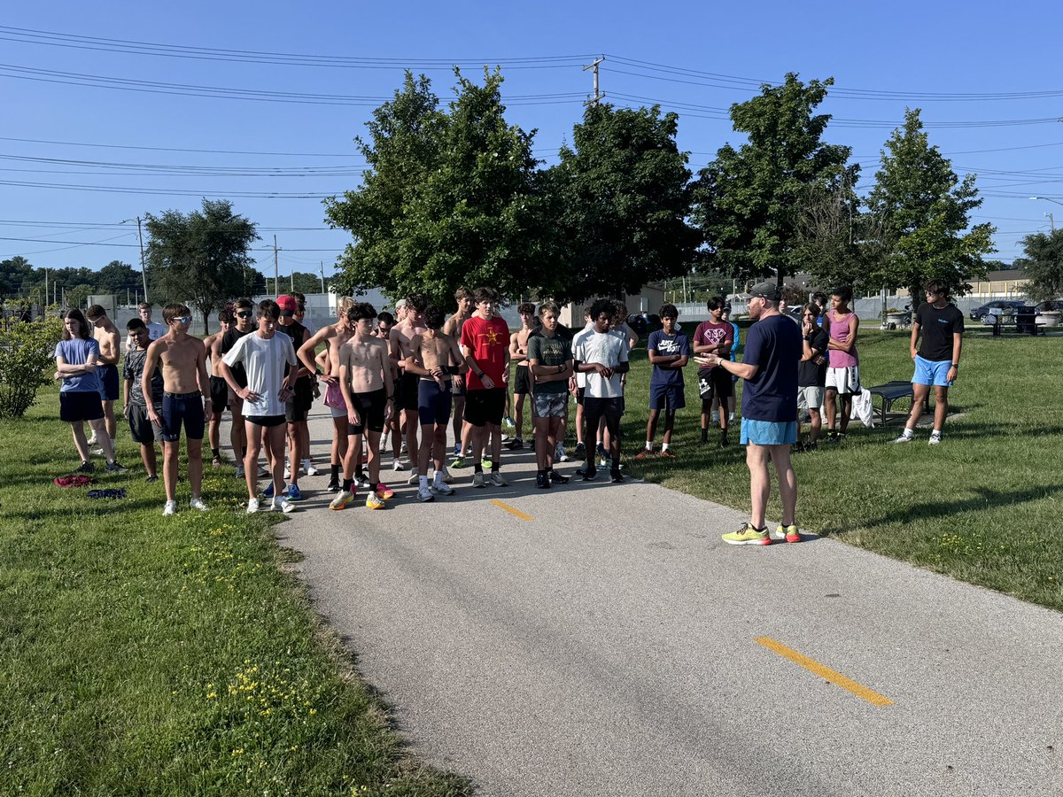 coachjw's tweet photo. Fun training with @Bett_Boys_Track, @Molinexctf, and @PVXC5000 this morning! 🙌🏾🙂 https://t.co/yqr0nCBWLf