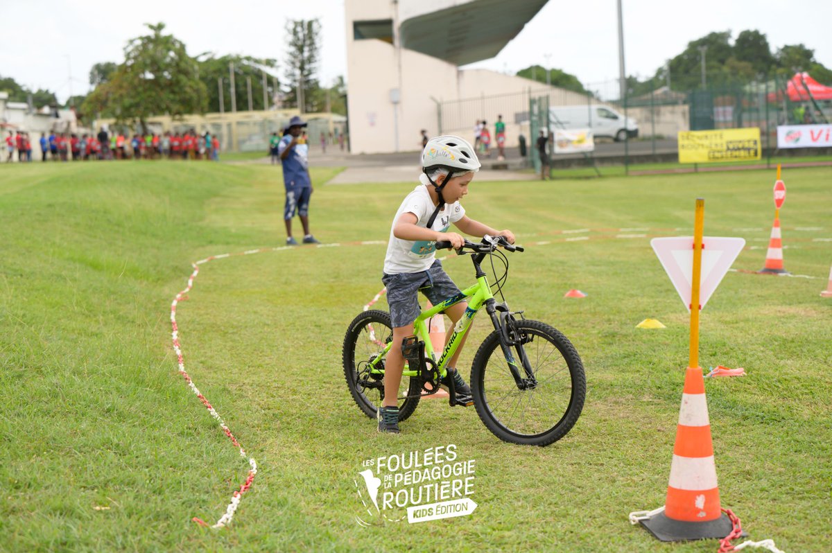 Prefet971's tweet image. [#Sécuritéroutière]🚴‍♂️
L'association Pédagogie routière outre-mer, la préfecture, et la coordination départementale de la SR ,ont invité + de 200 enfants à une opération de sensibilisation aux enjeux de la sécurité routière à Baie-Mahault.
#SécuritéRoutière #Préfecture #Prévention