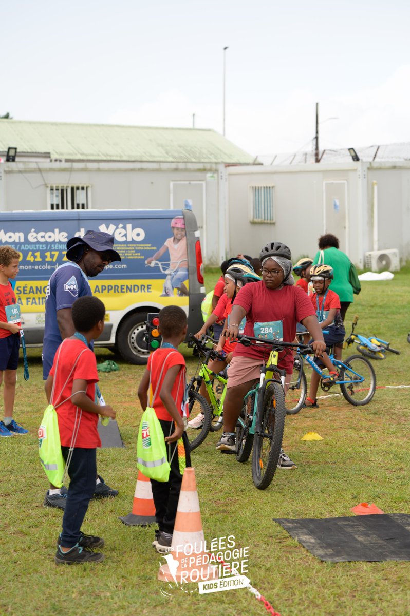Prefet971's tweet image. [#Sécuritéroutière]🚴‍♂️
L'association Pédagogie routière outre-mer, la préfecture, et la coordination départementale de la SR ,ont invité + de 200 enfants à une opération de sensibilisation aux enjeux de la sécurité routière à Baie-Mahault.
#SécuritéRoutière #Préfecture #Prévention