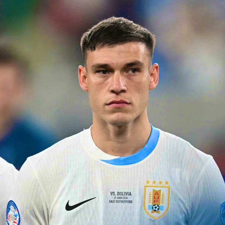 UnitedStandMUFC's tweet photo. 🚨 #mufc are leading the race for Manuel Ugarte. Clubs from Italy, Spain, and England are also interested but United have the best chances to sign the midfielder at this stage. Ugarte wants the move but no agreement between the clubs yet, PSG demanding €70m. [@Plettigoal] https://t.co/HUP9p02wf5