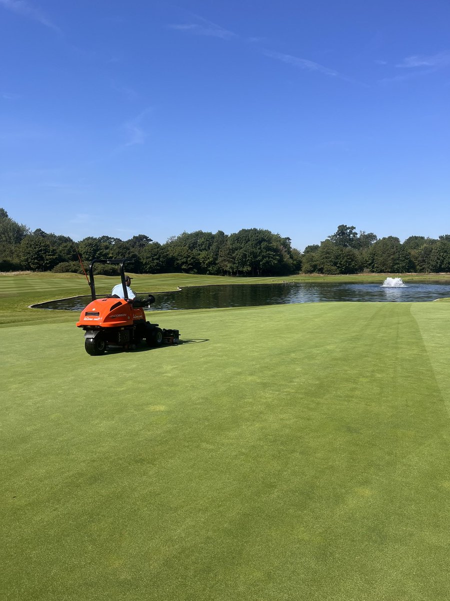 jwilkinson__'s tweet photo. This week we were asked if we could trial the new @JacobsenTurf ELiTE 360 by @TurneyGroup &amp; give honest feedback whether it be good or bad… it was all good!! Exceptional QOC, comfortable ride, easy to operate, extremely quiet, &amp; easy to navigate… well done Jake great machine 👍🏻 https://t.co/xZHoT7z1oN