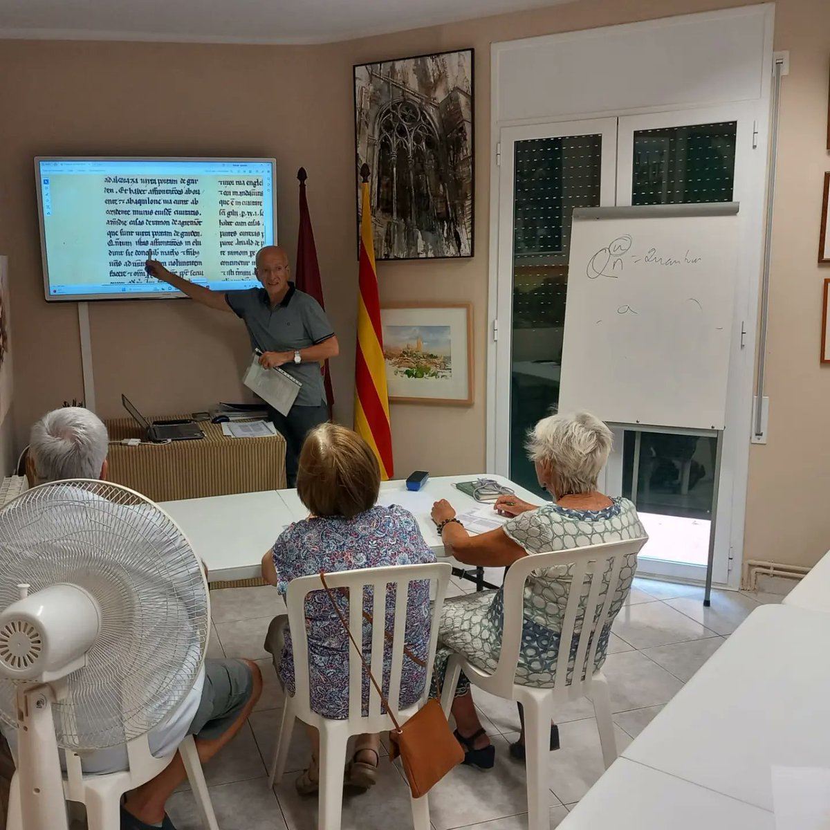 Aquesta setmana, els dies 17, 18 i 19 de juliol, en col·laboració amb <a href="/AmicsSeuVella/">Amics Seu Vella</a>, hem realitzat el seminari permanent "Lectura i interpretació de textos medievals i moderns de la Seu Vella", que han impartit els membres de la Càtedra <a href="/jjbusqueta/">Joan J. Busqueta Riu</a> i <a href="/NuriaPreixens/">Núria</a>  📜